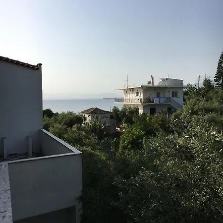 Feriehus Vacation House In Mikri Mantinia